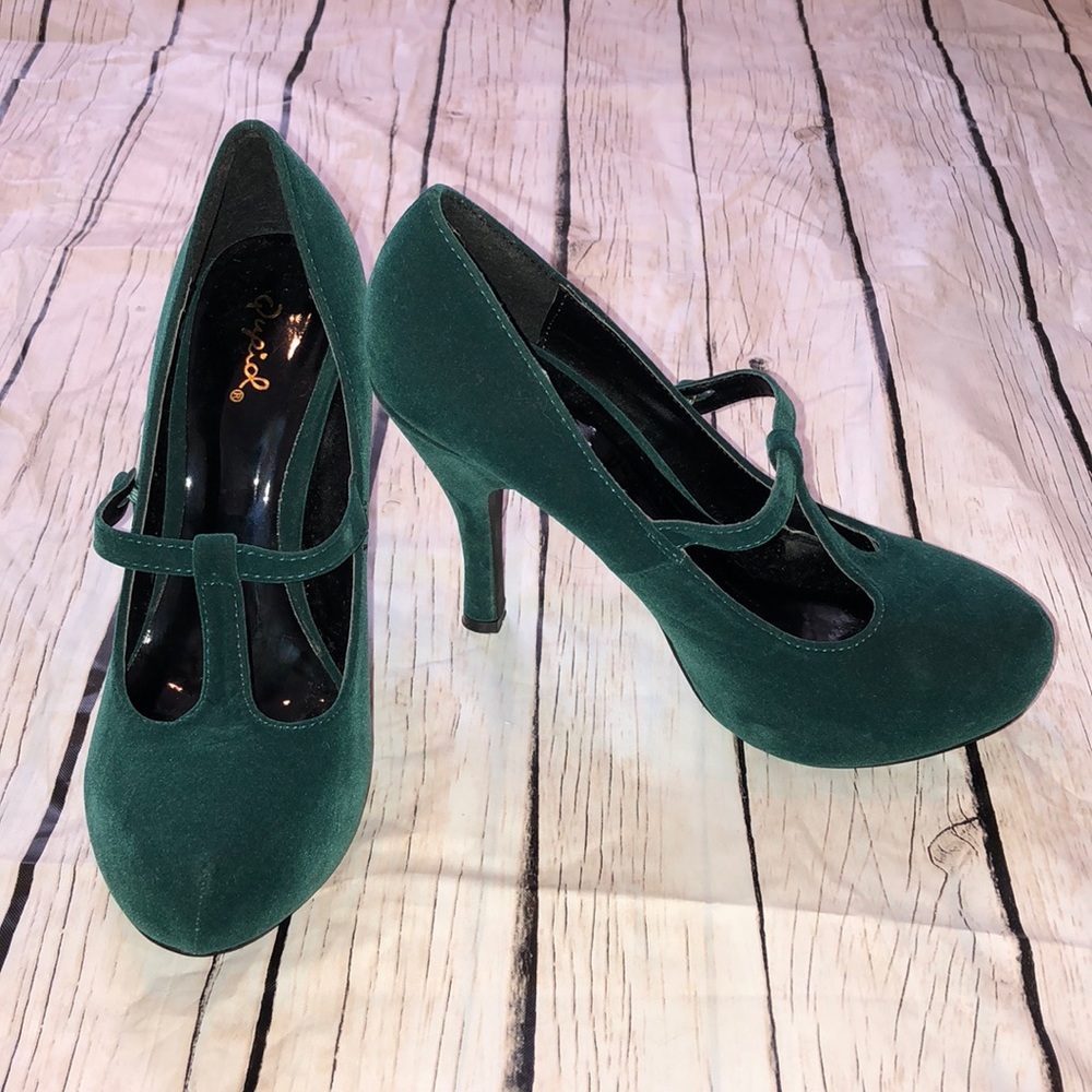 Never Worn! Dark green velvet Mary Jane heels!